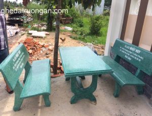 bàn ghế đá chữ nhật màu xanh ngọc