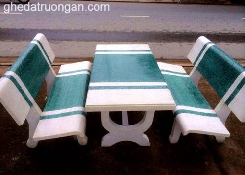bàn ghế đá ngoài trời trắng xanh lá sọc thẳng