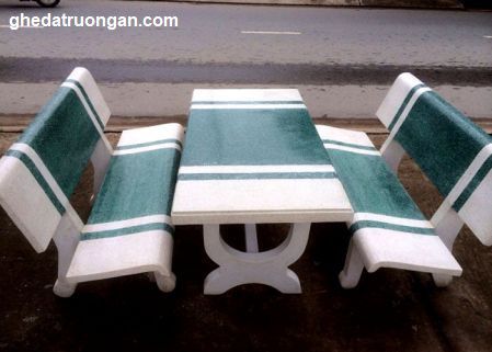 bàn ghế đá ngoài trời trắng xanh lá