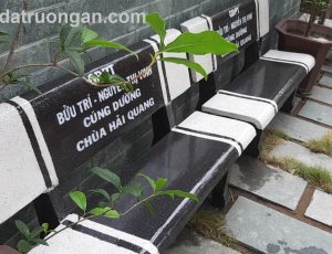 ghế đá hai màu đen trắng