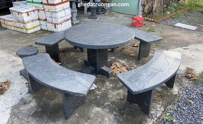 bàn ghế đá granite tròn đen mờ