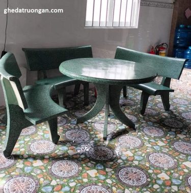 bàn ghế đá cũ sau khi mài bóng lại