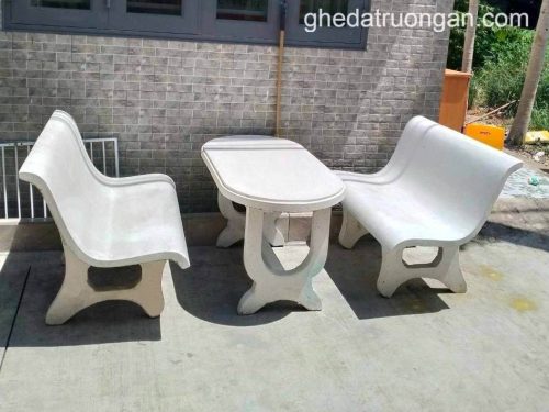 bàn ghế đá liền tựa ovan trắng