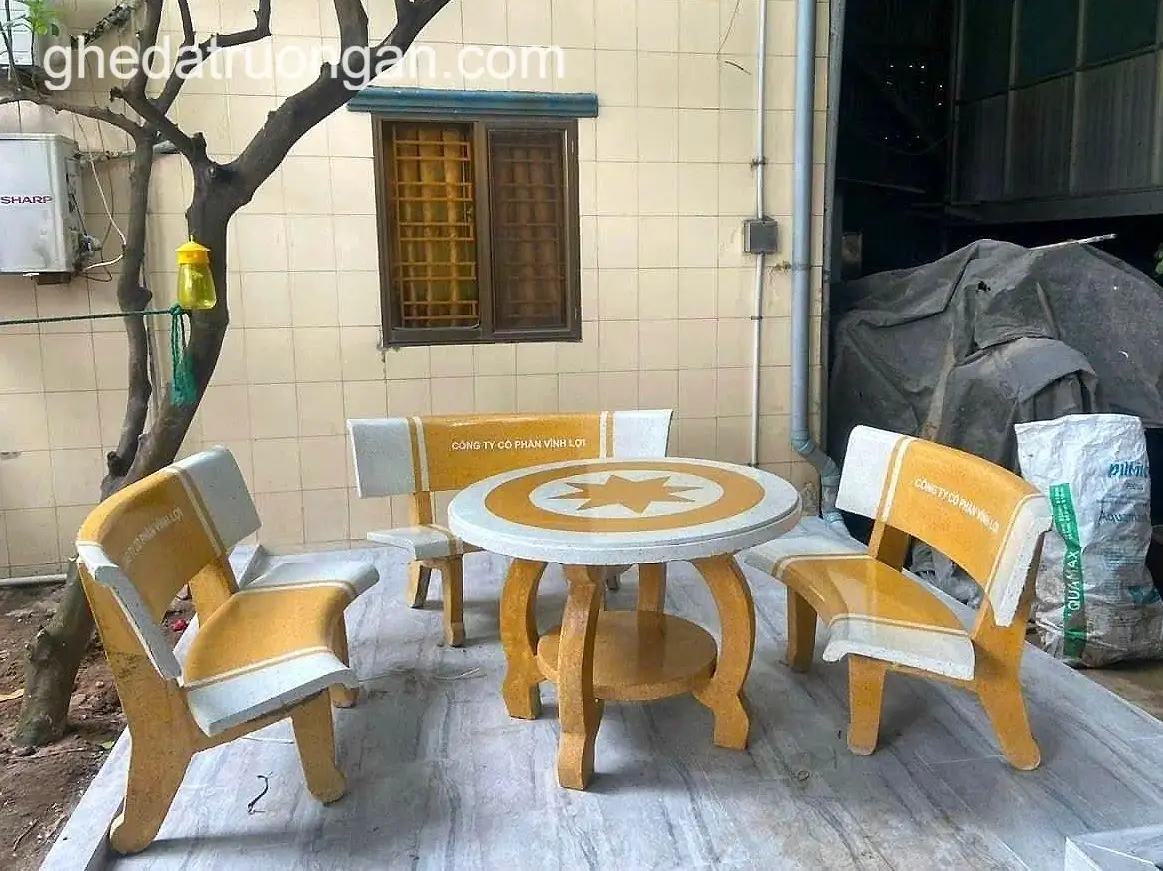 bàn ghế đá mài tròn hai màu chân bàn Hà Nội mặt ngôi sao trắng vàng