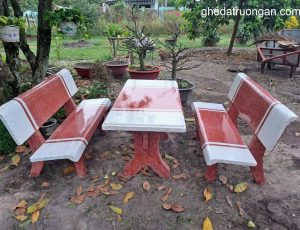 bàn ghế đá chữ nhật hai màu trắng đỏ