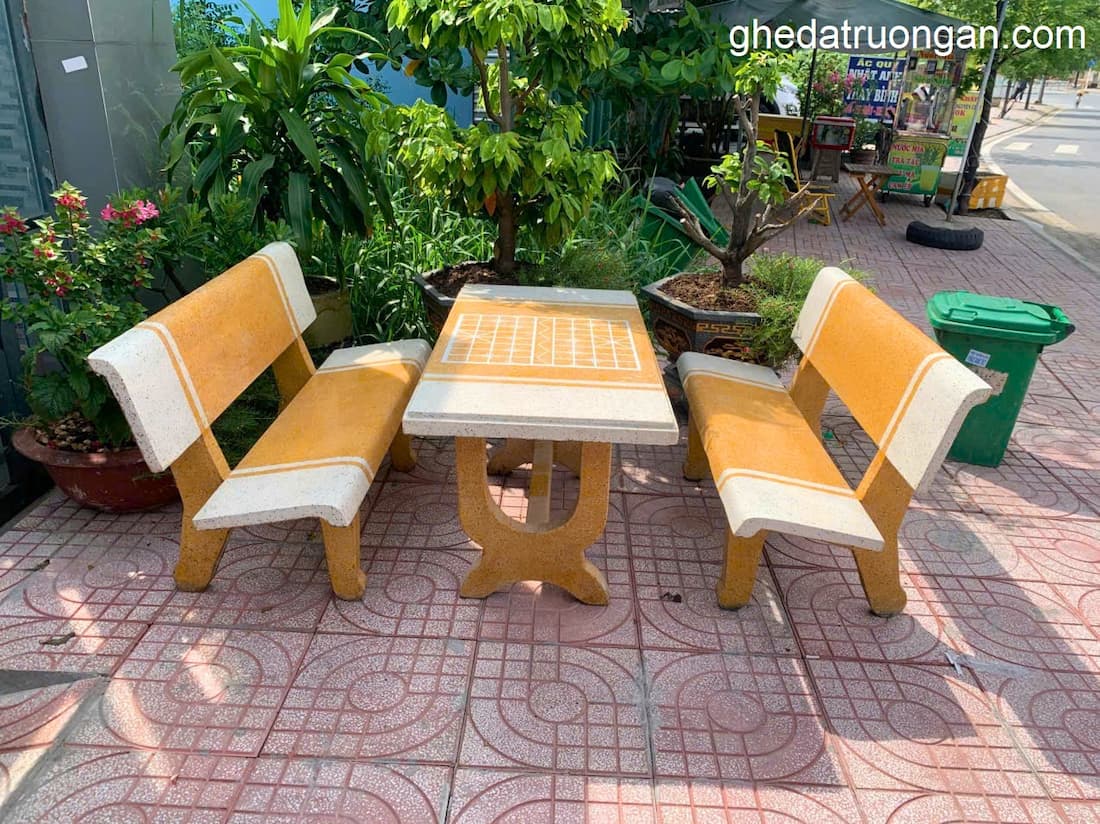 bàn ghế đá chữ nhật hai màu trắng vàng