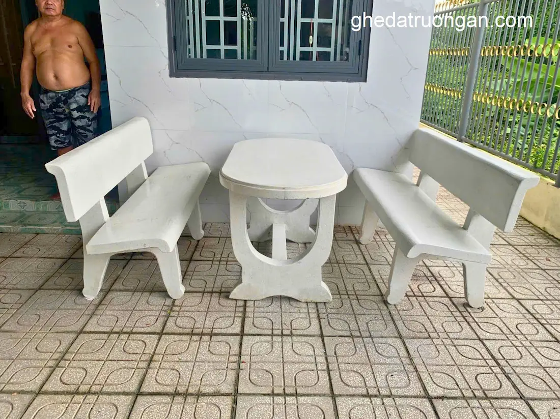Bàn ghế đá ovan màu trắng