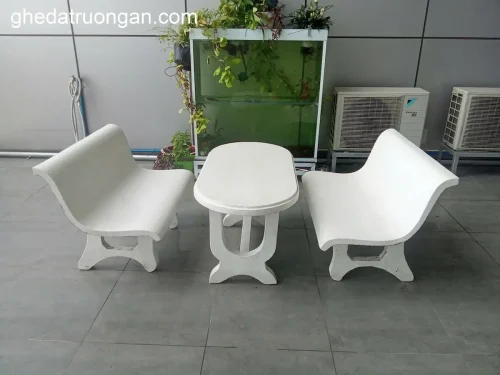 bàn ghế đá tiền tựa màu trắng ovan
