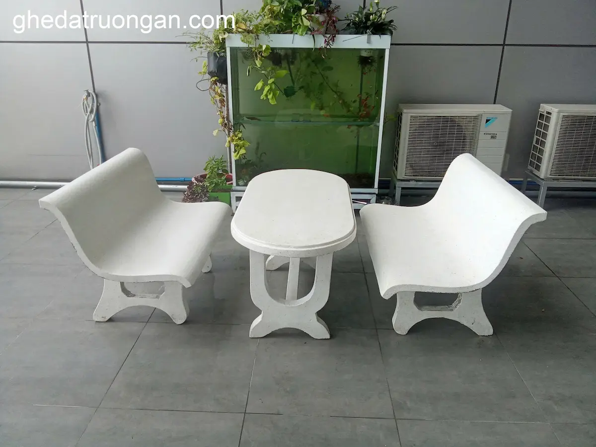 bàn ghế đá tiền tựa màu trắng ovan