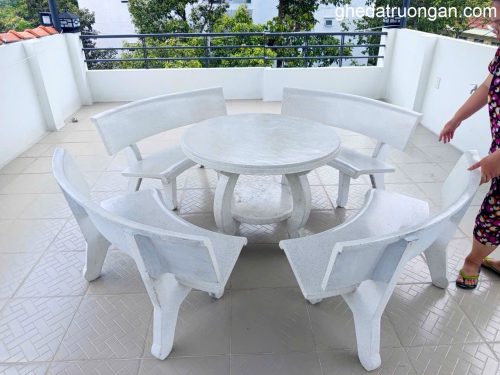 bộ ghế đá sân vườn trắng tròn 4 ghế kiểu chân bàn Hà Nội