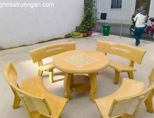 bàn ghế đá tròn vàng 4 ghế chân bàn kiểu Hà Nội
